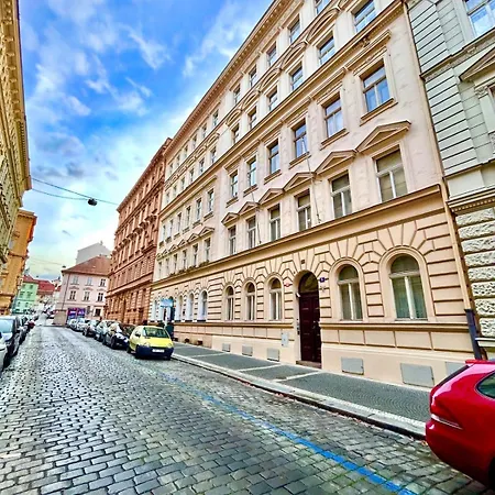 Oliver Apartment *